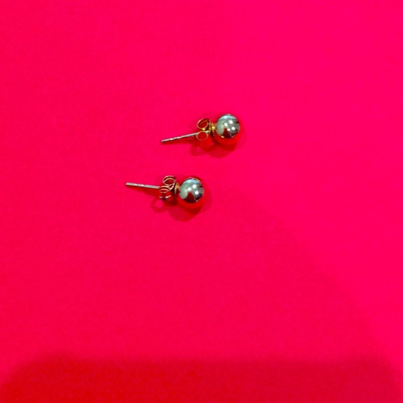 14k  gold stud - Picture 1 of 1